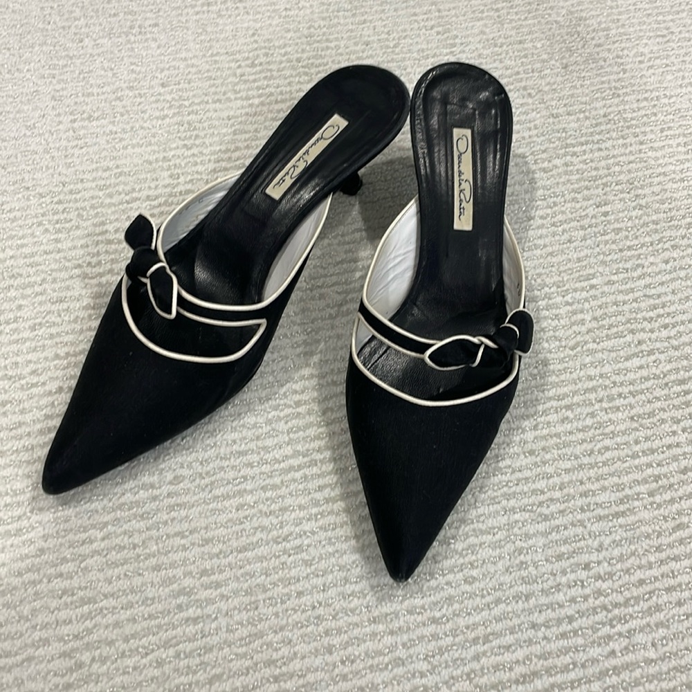 Oscar De La Renta kitten heels black and white bow